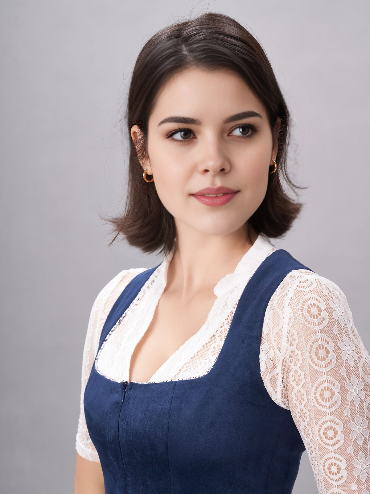 Modernes blaues Dirndl in Samtoptik