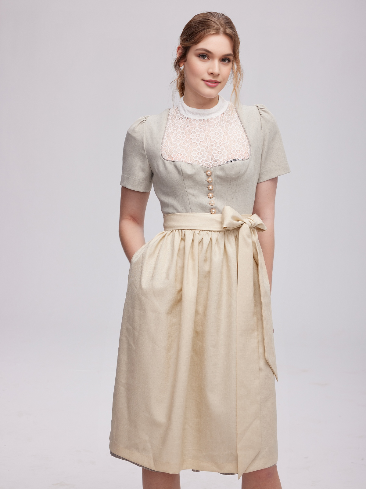 Dirndl Weiß in modernem Design