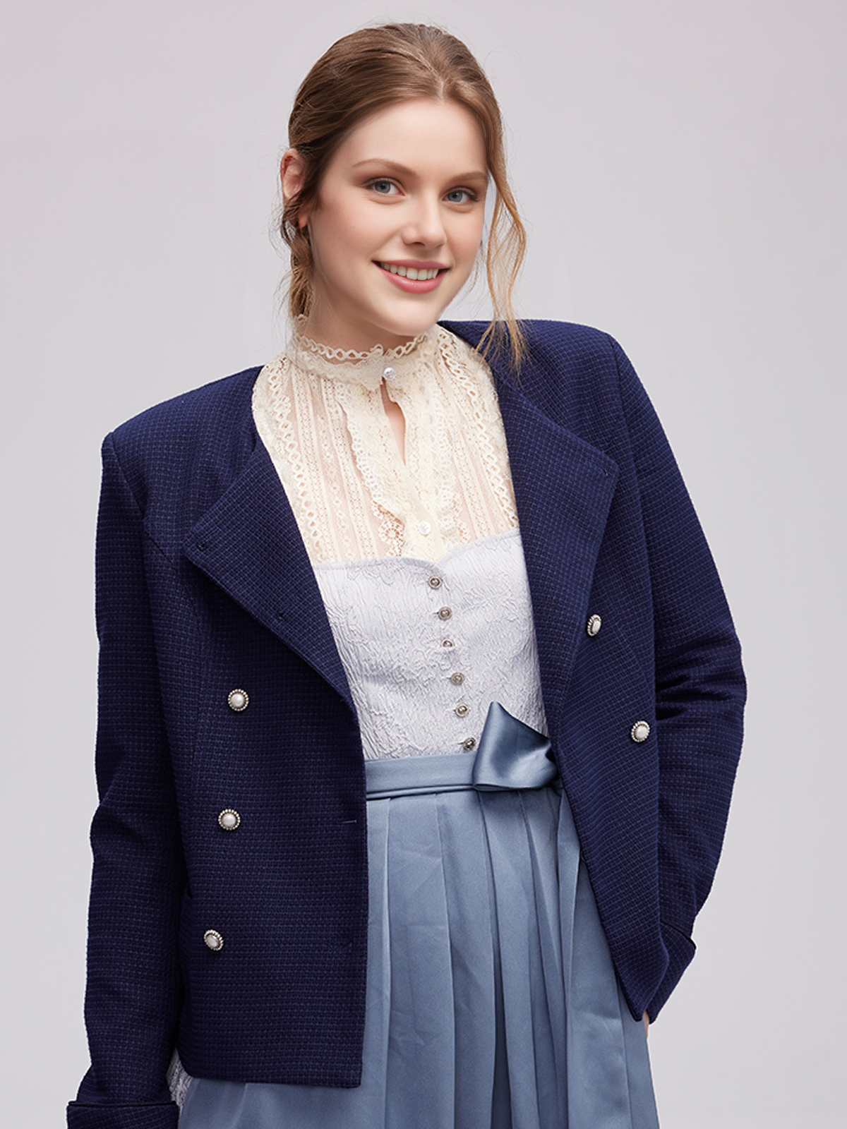 Dirndl in blau mit modernem Schnitt