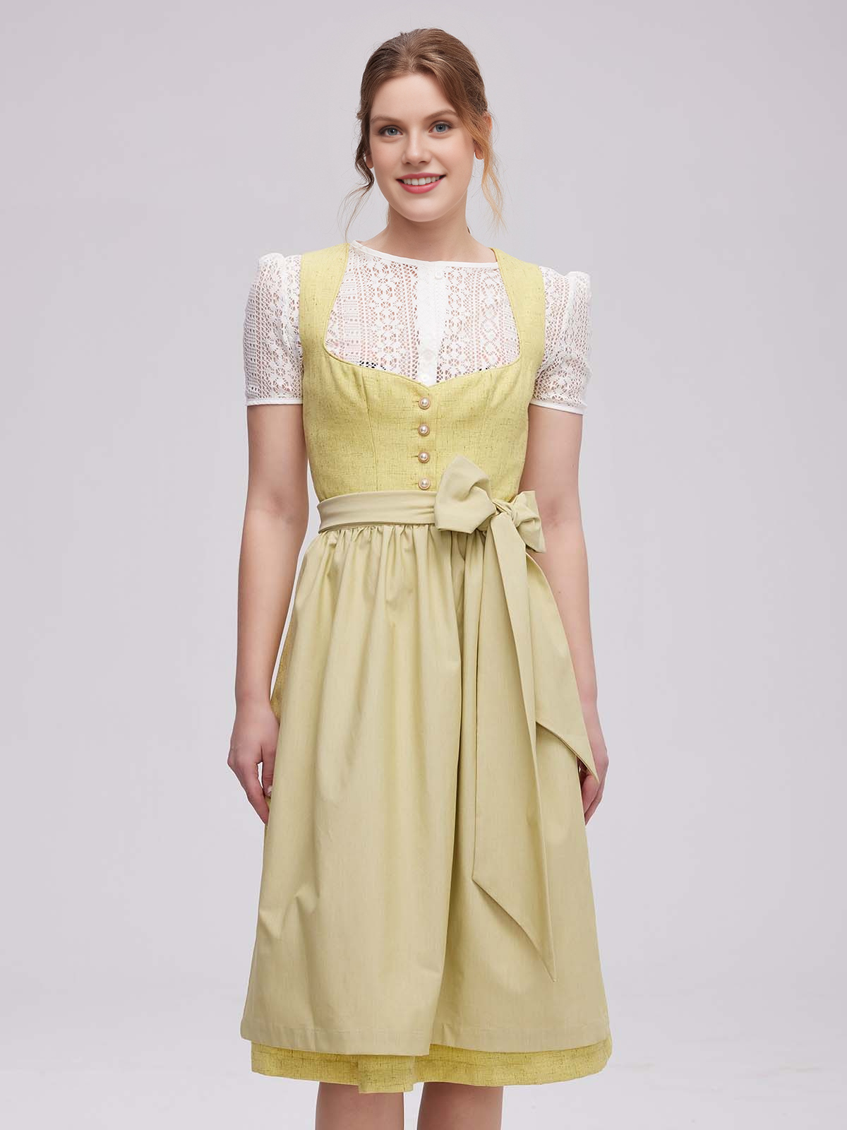 Modernes Dirndl in Gelb mit rockigem Stil