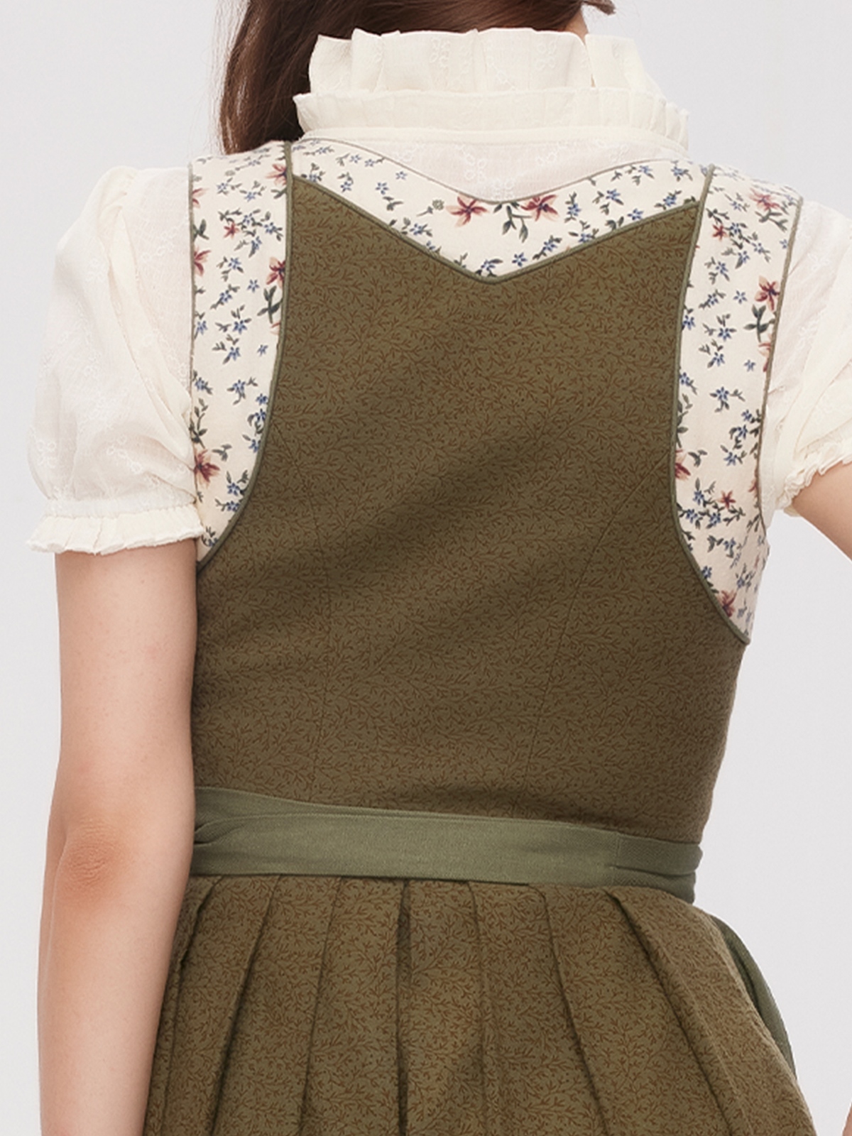 Modernes Dirndl in Grün