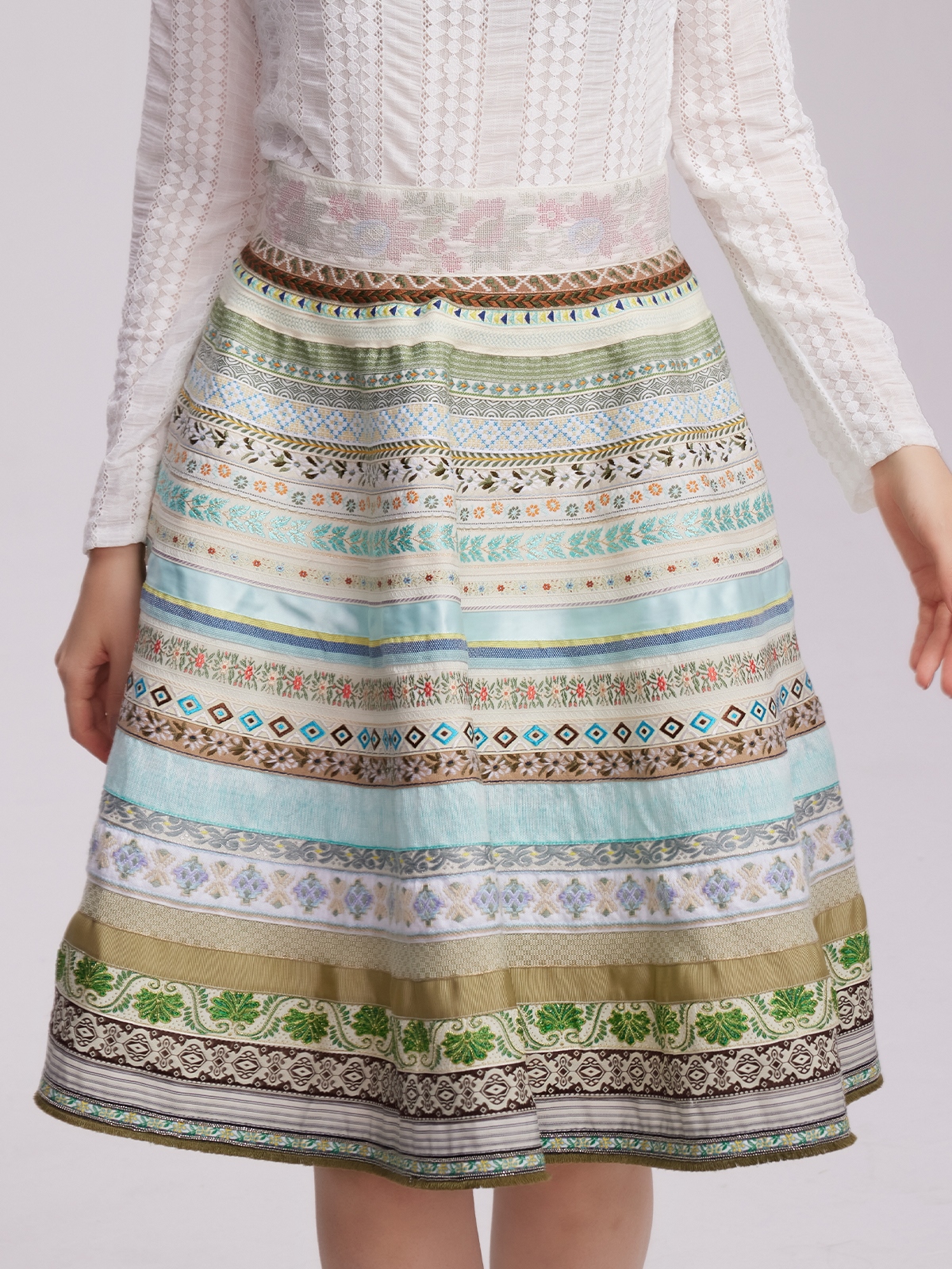 Elegantes Dirndl mit Langarmbluse