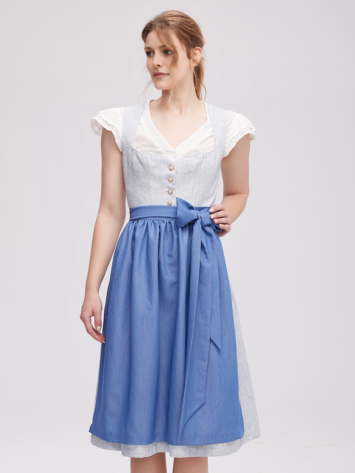 Modernes Dirndl in Blau