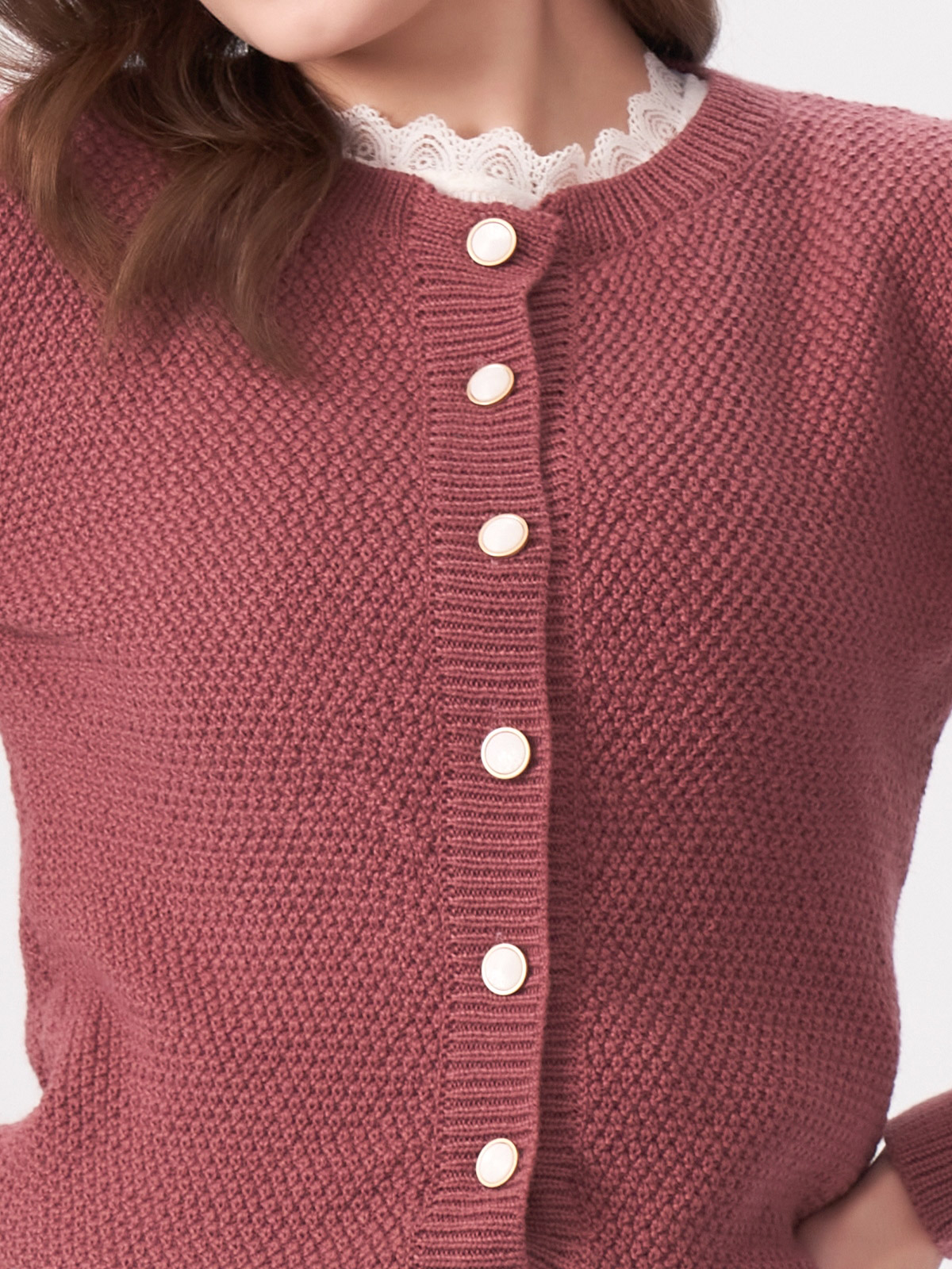 Elegante blaue Strickjacke mit lila Akzenten