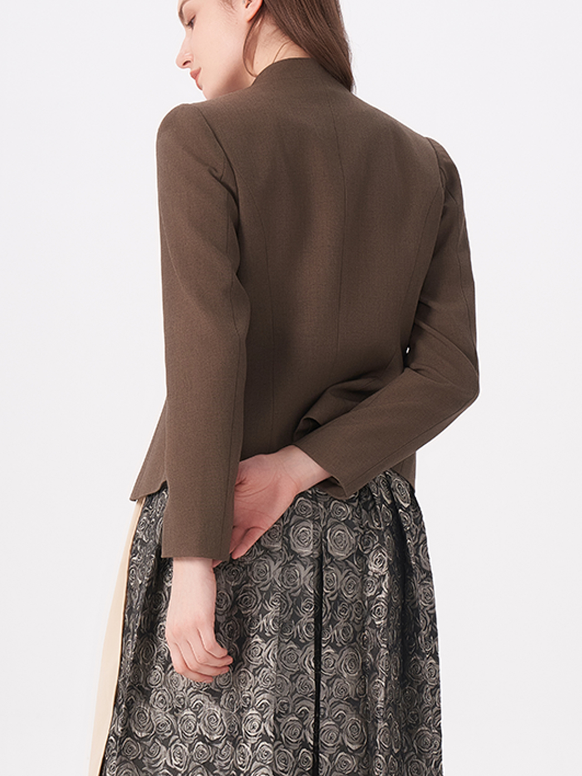 Modernes Dirndl in Braun