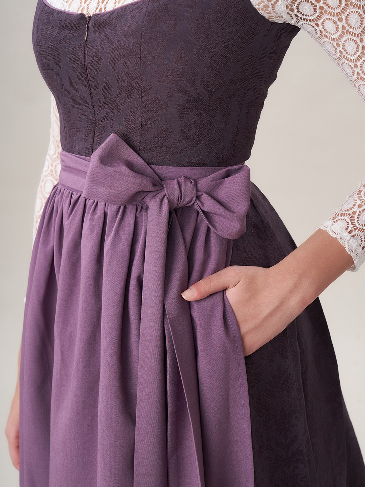 Dirndl Dunkel in Lila – ein Highlight für jeden Anlass