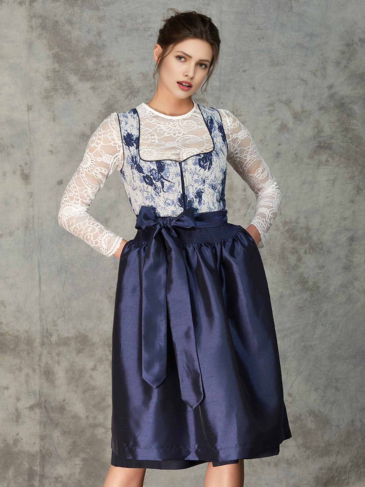 Dirndl Bluse in Lila
