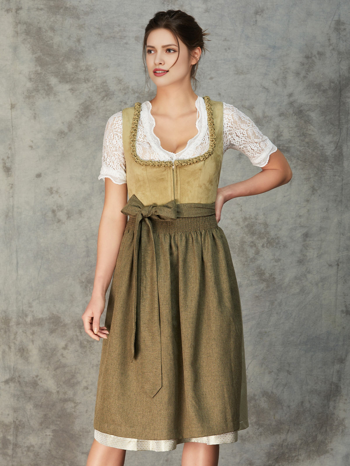 Modernes grünes Dirndl mit floralen Akzenten