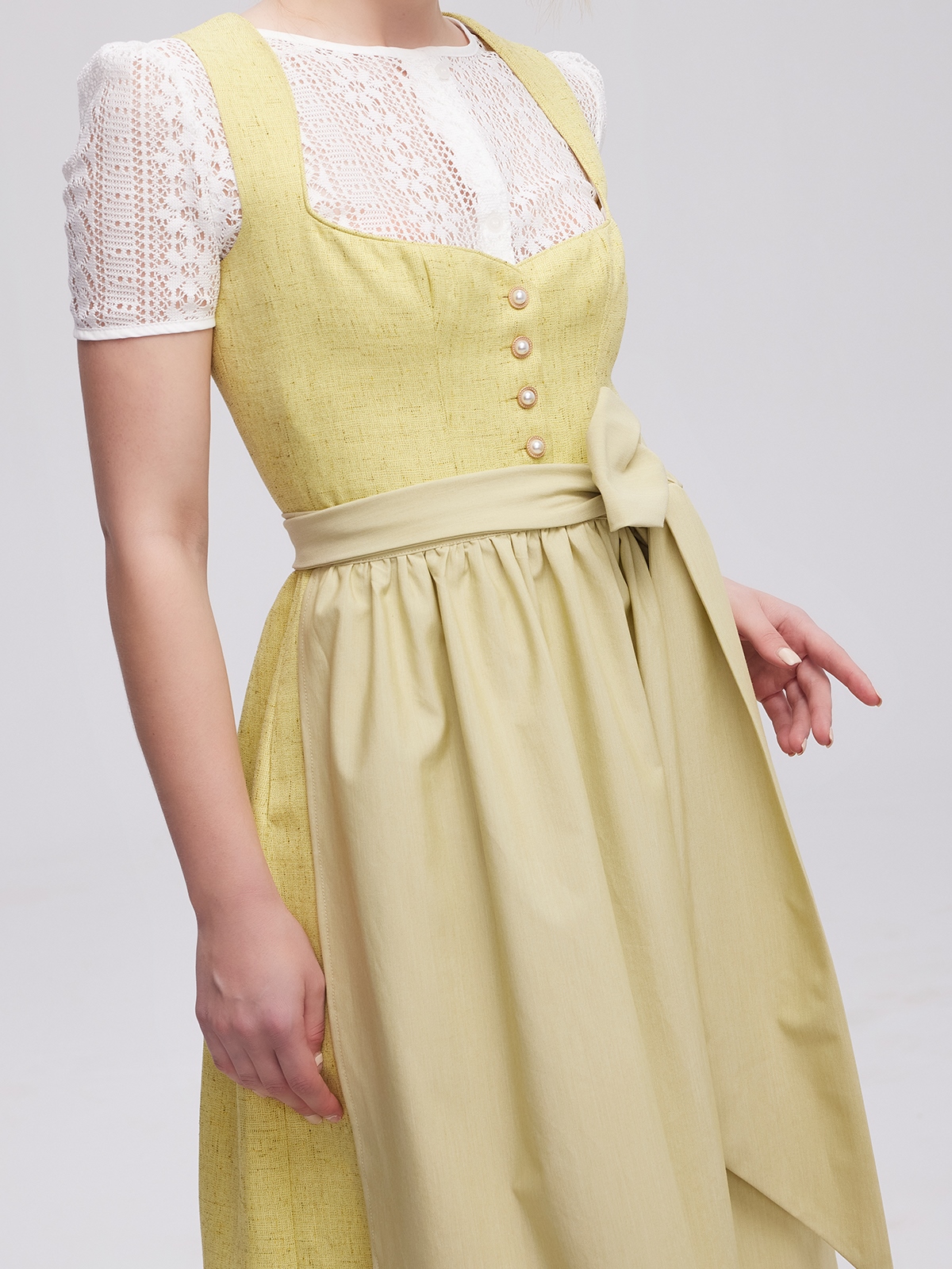 Elegantes helles Dirndl in Gelb