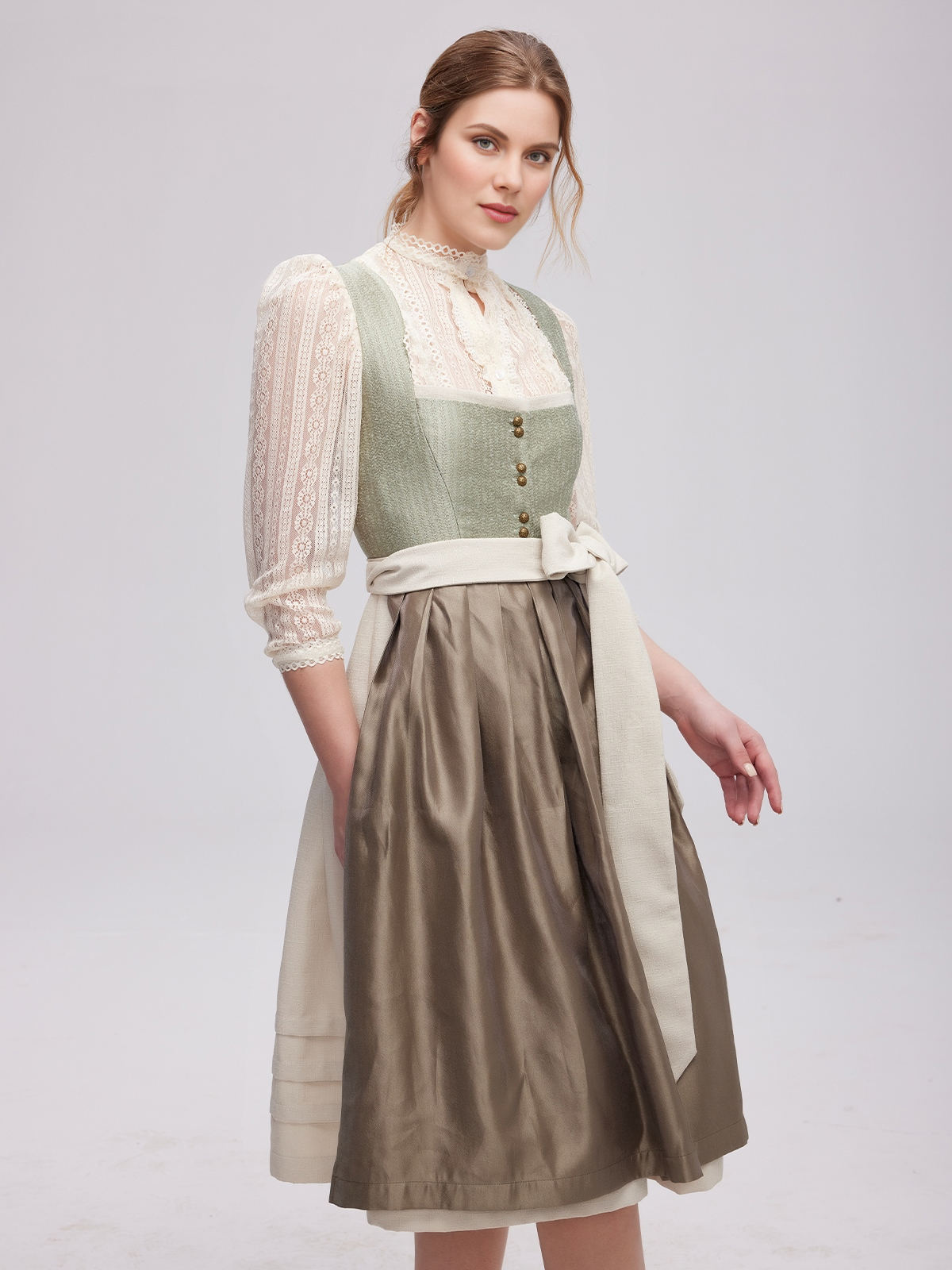 Dirndl 2024 Grün – Eleganz und Tradition vereint