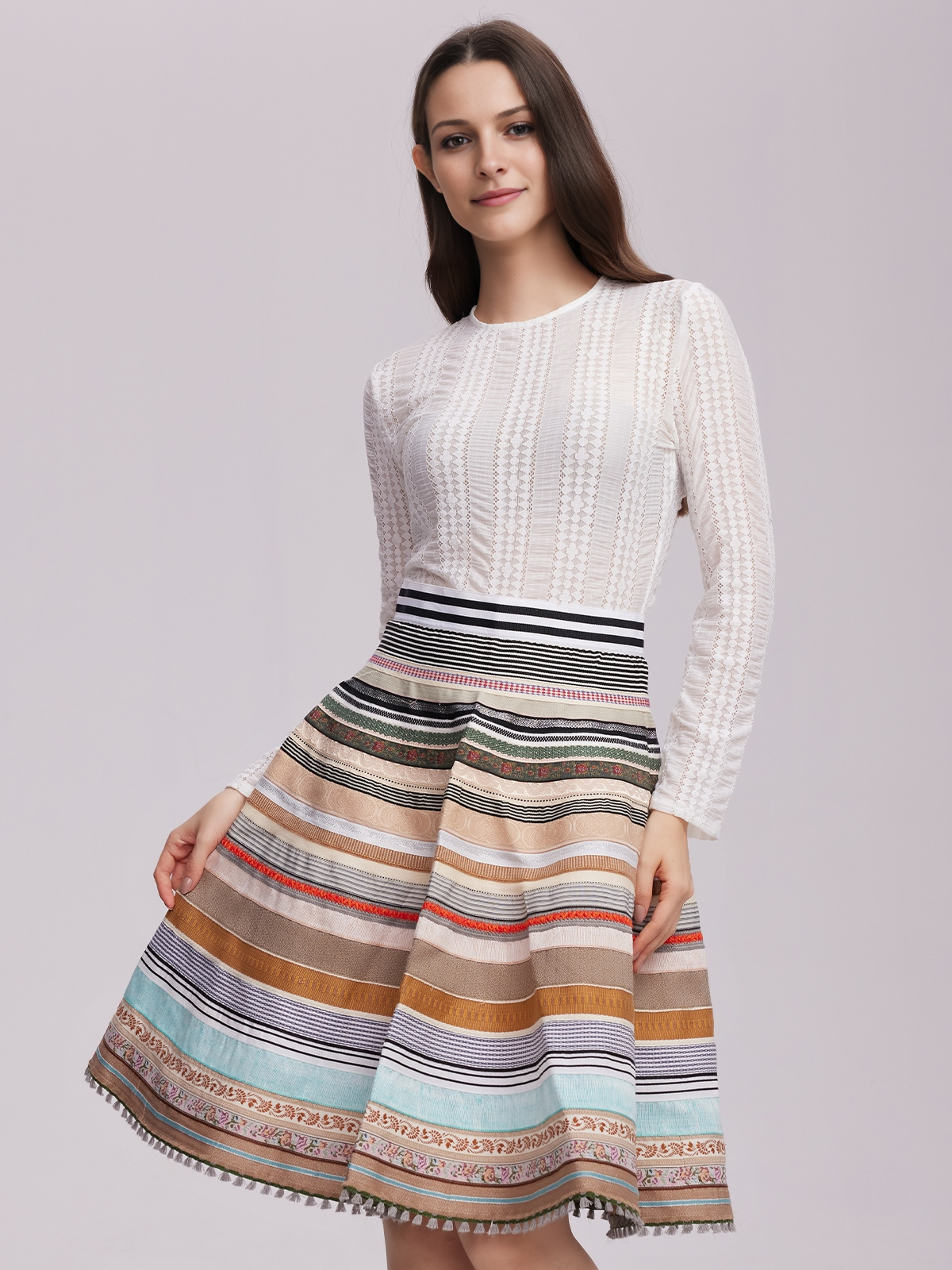 Modernes Dirndl in gelb mit frischem Schnitt