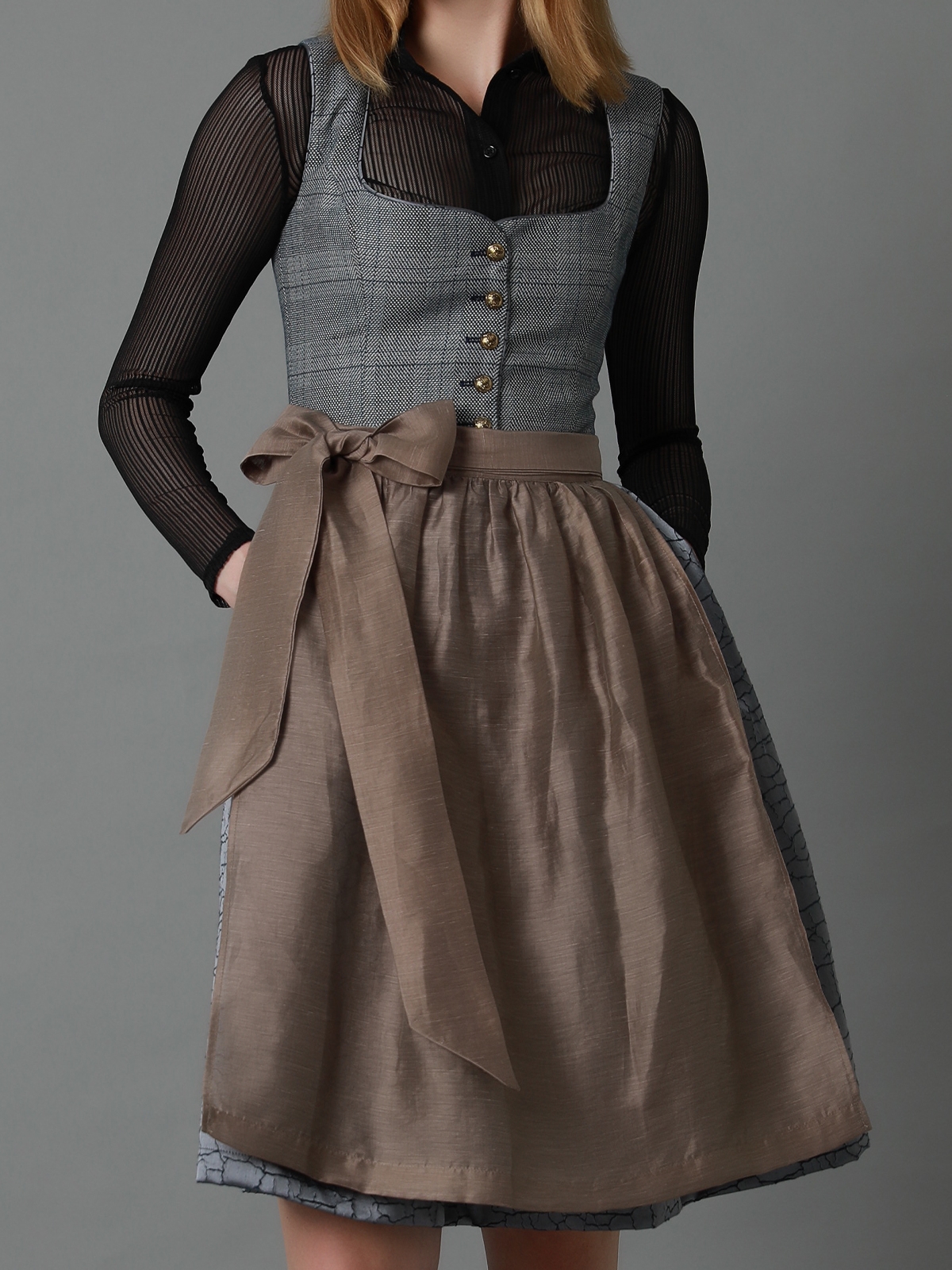 Elegantes graues Samt-Dirndl