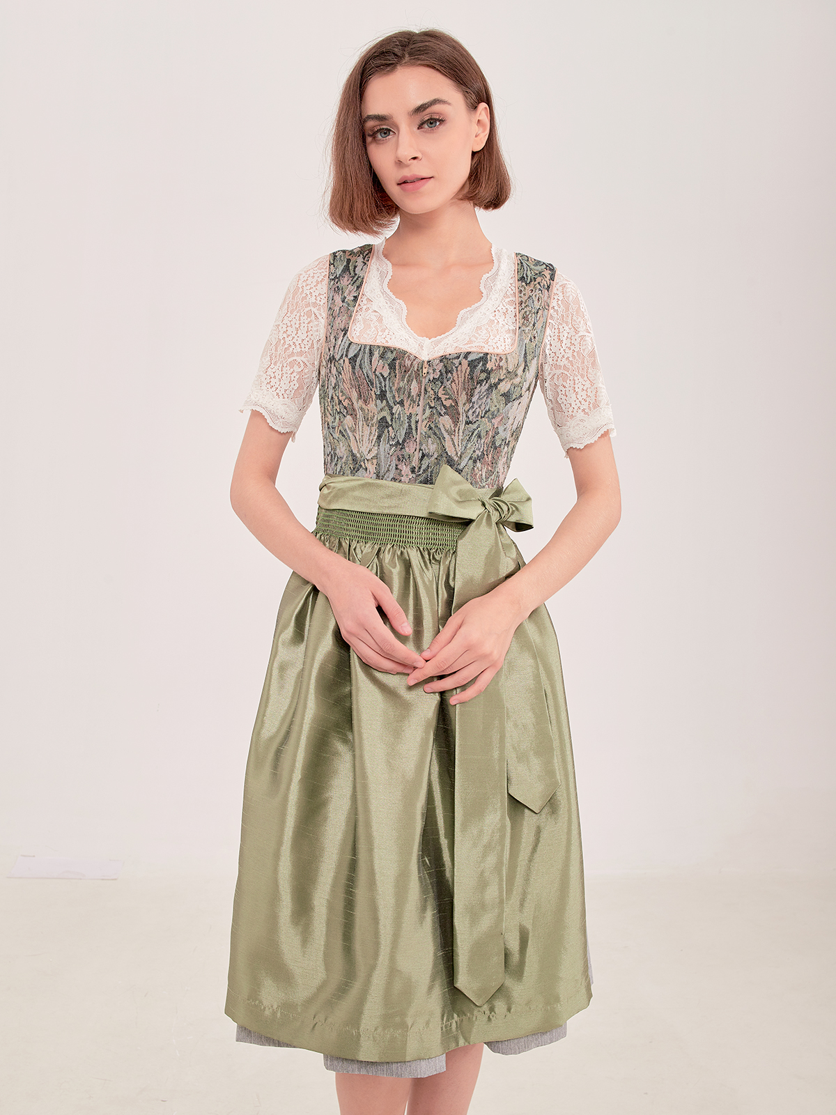 Elegantes grünes Dirndl von Jeinn