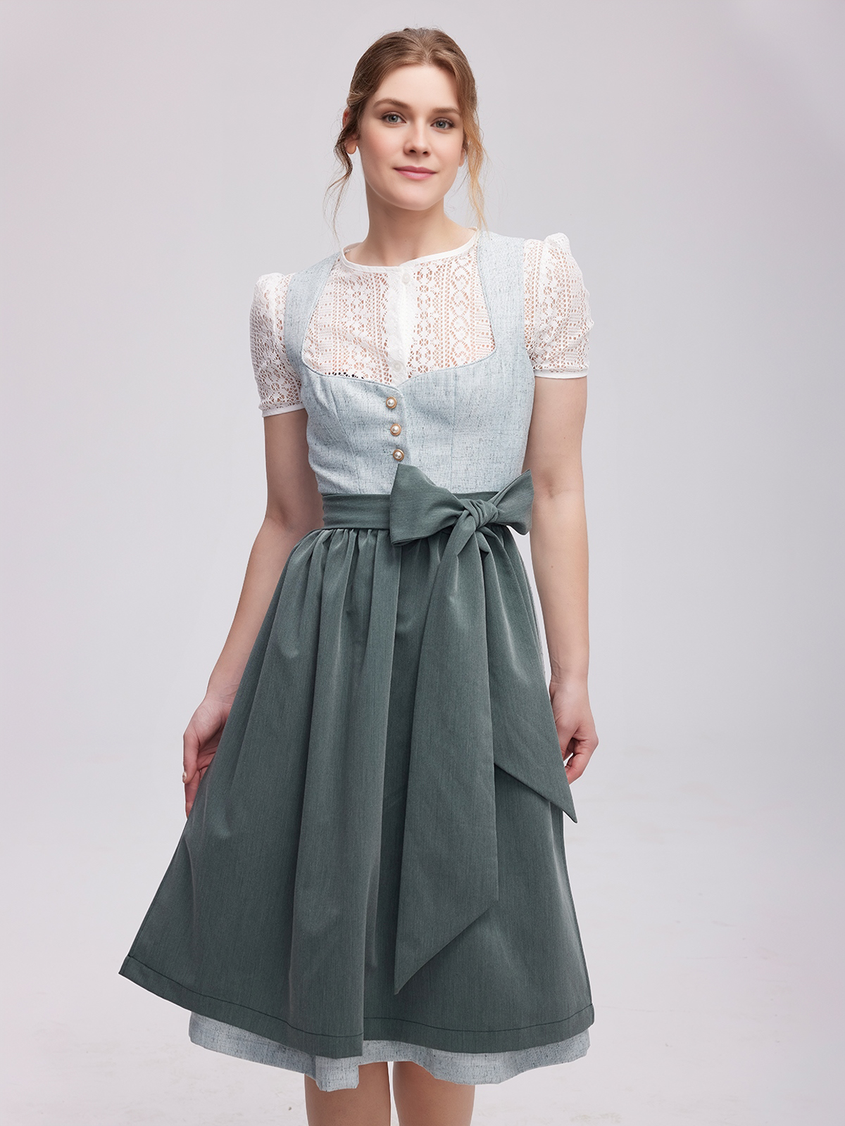 Tradition meets Modern - Ein elegantes beiges Dirndl
