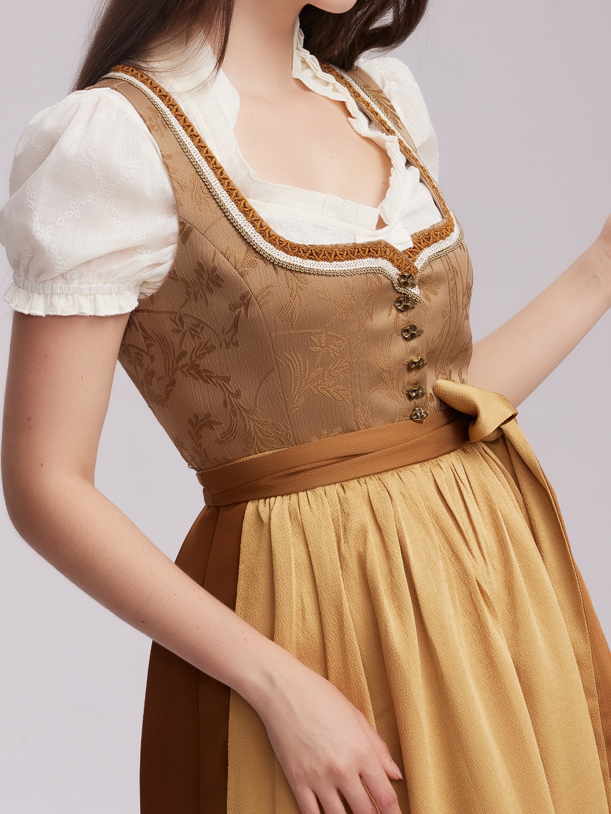 Traditionelles Dirndl in Gelb